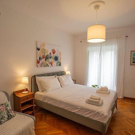 Dimora Al Colosseo, 2 Bedrooms Рим Экстерьер фото