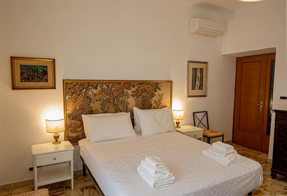 Dimora Al Colosseo, 2 Bedrooms Рим Экстерьер фото