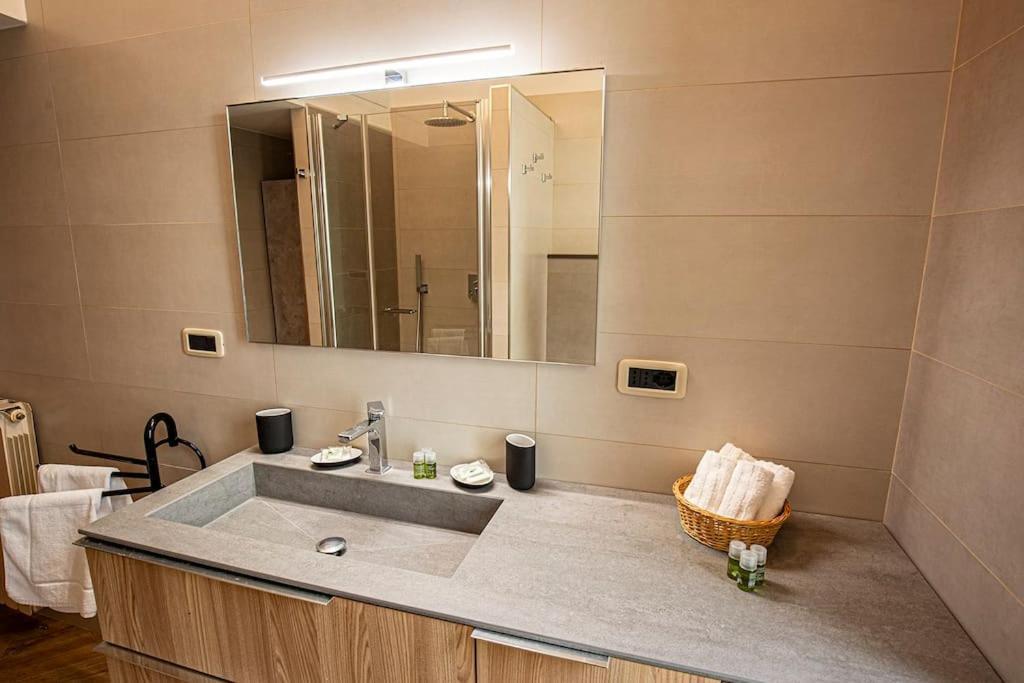 Dimora Al Colosseo, 2 Bedrooms Рим Экстерьер фото