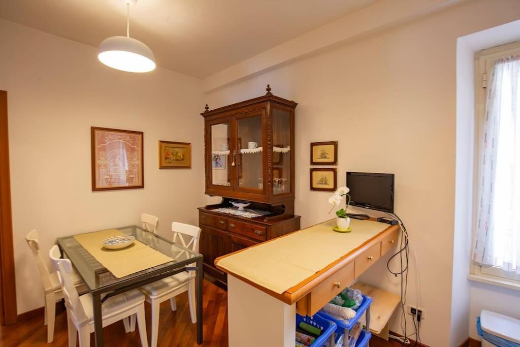 Dimora Al Colosseo, 2 Bedrooms Рим Экстерьер фото