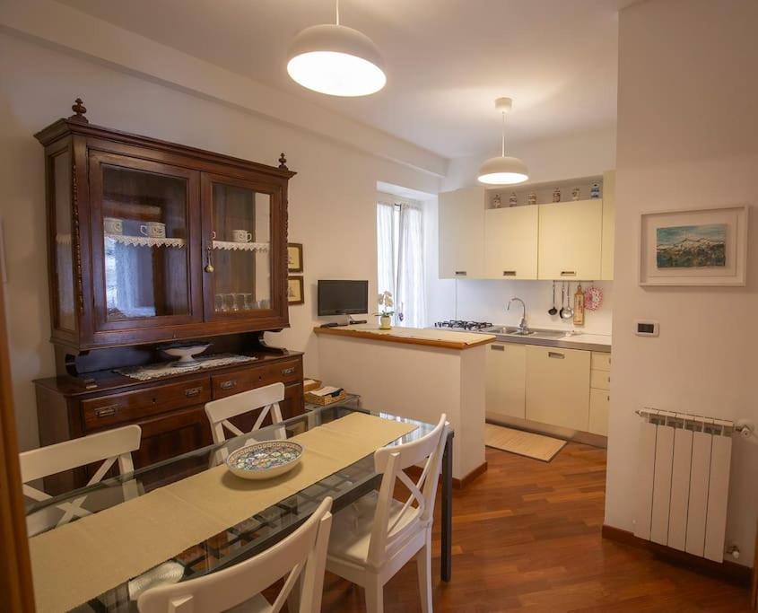 Dimora Al Colosseo, 2 Bedrooms Рим Экстерьер фото
